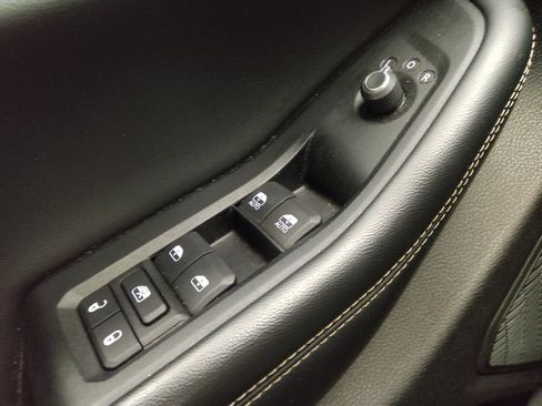 Used 2023 Jeep Grand Cherokee L Limited AWD/4WD image 27