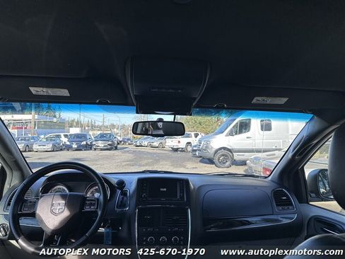 Used 2017 Dodge Grand Caravan SXT image 15