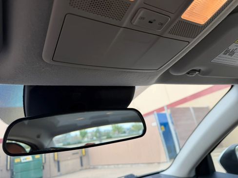 Used 2020 Toyota Yaris L image 18