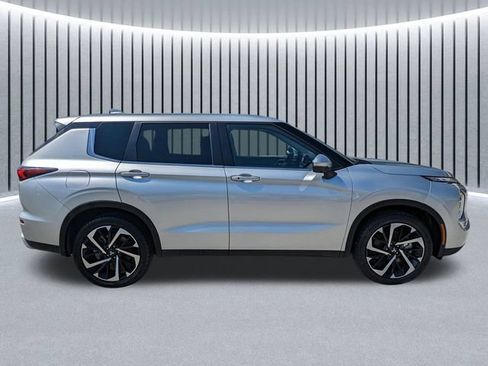 Used 2024 Mitsubishi Outlander SE FWD image 3