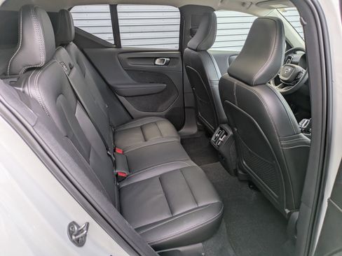 Used 2023 Volvo XC40 B5 Ultimate w/ Protection Package Premier image 32