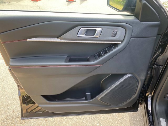 Used 2025 Ford Explorer ST-Line AWD/4WD image 13