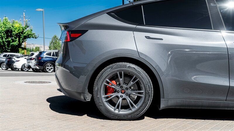 Used 2022 Tesla Model Y Performance AWD/4WD image 12
