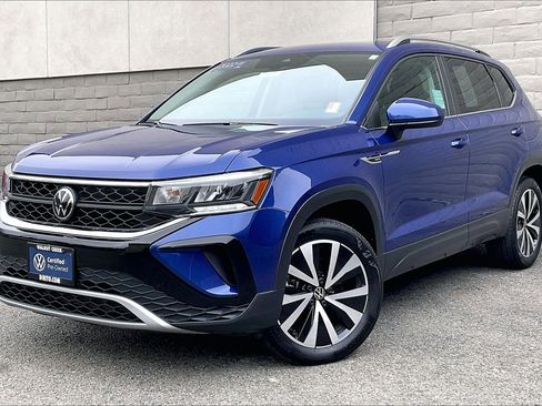 Certified 2022 Volkswagen Taos SE w/ Driver Assistance Package image 9