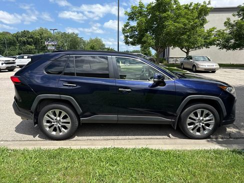 Used 2019 Toyota RAV4 Limited AWD/4WD image 4