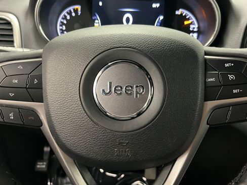 Used 2019 Jeep Grand Cherokee Limited AWD/4WD image 16