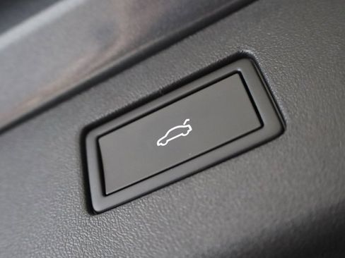 New 2025 Volkswagen Tiguan SE image 36