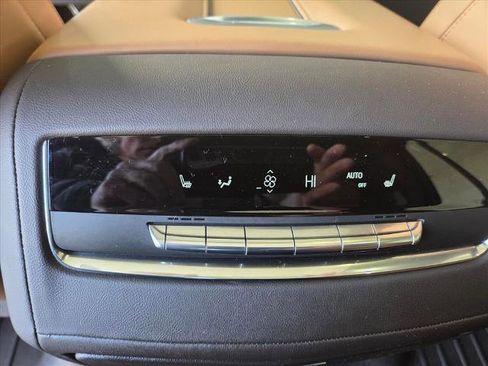 Certified 2023 Cadillac Escalade Premium Luxury image 17