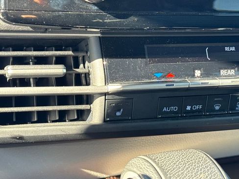 Used 2023 Toyota Sienna XLE image 25