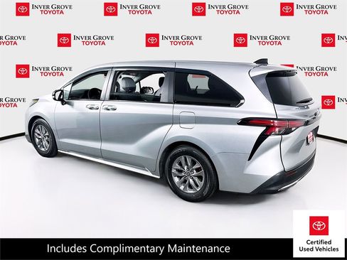 Certified 2022 Toyota Sienna XLE FWD image 7