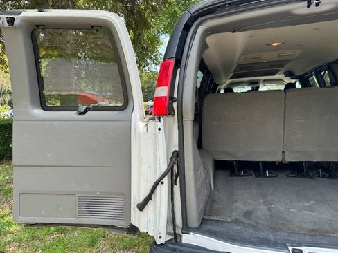 Used 2019 Chevrolet Express 3500 LT w/ LT Preferred Equipment Group RWD image 10