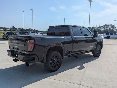 Used 2024 GMC Sierra 2500 AT4 w/ AT4 Premium Plus Package AWD/4WD image 6