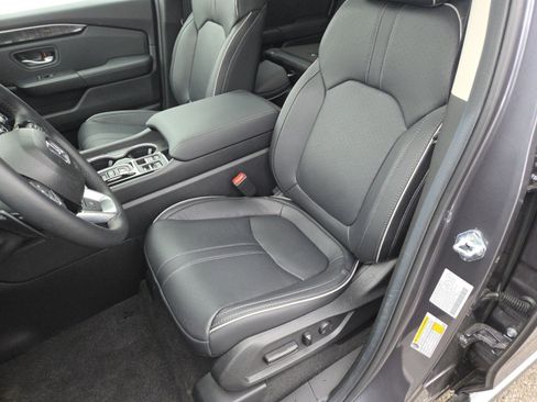 Used 2025 Honda Pilot Elite image 24