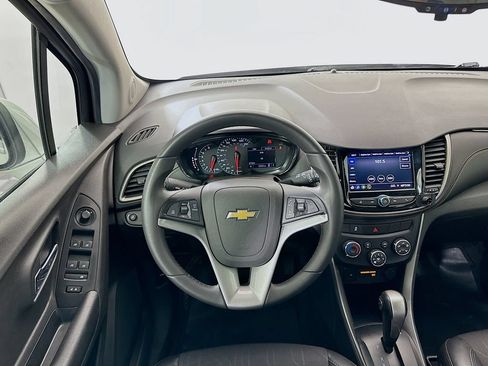 Used 2020 Chevrolet Trax LT w/ LT Convenience Package FWD image 21