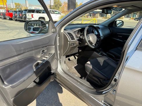 Used 2024 Mitsubishi Outlander Sport SE image 15