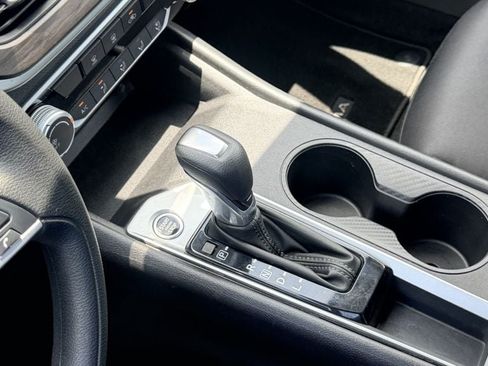Used 2025 Nissan Altima 2.5 SV FWD image 18