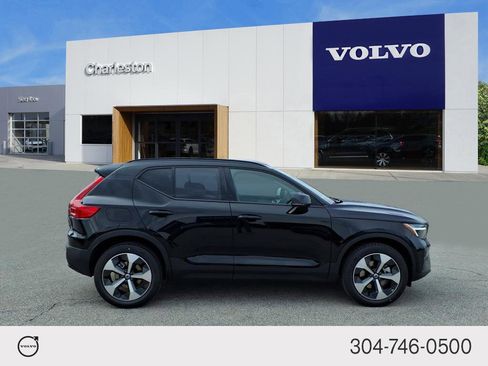 New 2026 Volvo XC40 B5 Core w/ Climate Package image 2