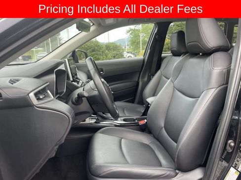 Used 2025 Toyota Corolla Cross XLE AWD/4WD image 20