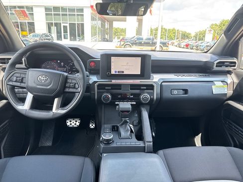 Used 2025 Toyota Tacoma TRD Sport AWD/4WD image 18