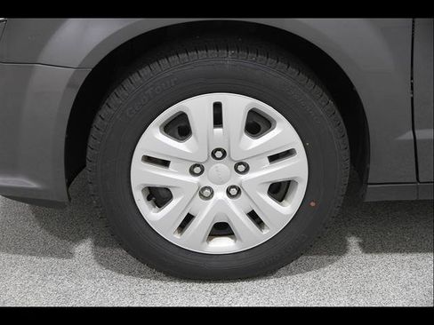 Used 2016 Dodge Grand Caravan American Value Package FWD image 20