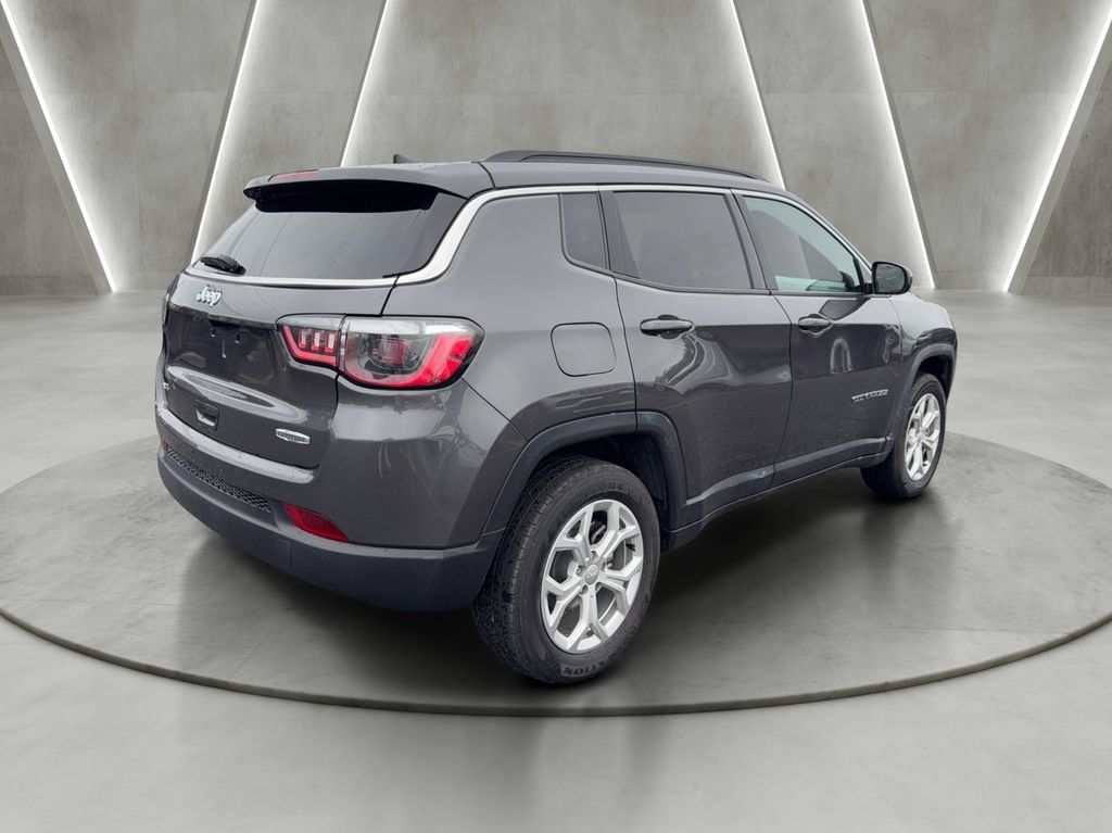 Used 2024 Jeep Compass Latitude AWD/4WD image 7