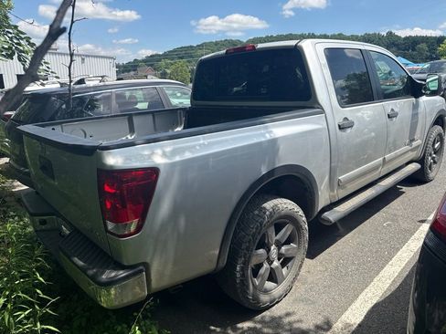 Used 2015 Nissan Titan SV w/ SV Value Truck Package AWD/4WD image 4