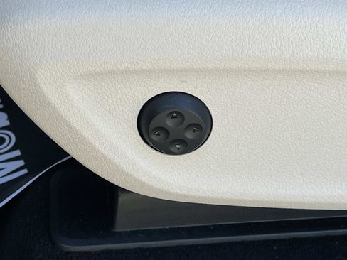 Certified 2024 Mercedes-Benz GLE 450 GLE 450 image 24