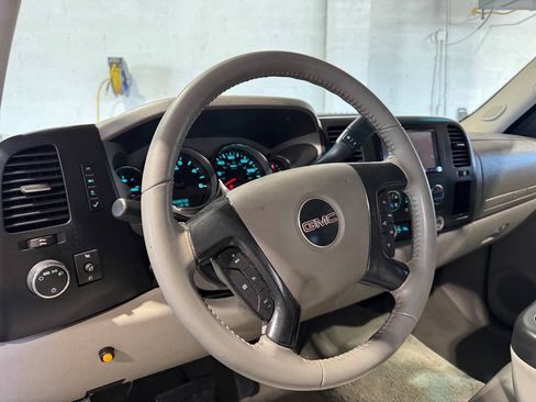 Used 2007 GMC Sierra 2500 SLE w/ Z71 Off-Road Package AWD/4WD image 33