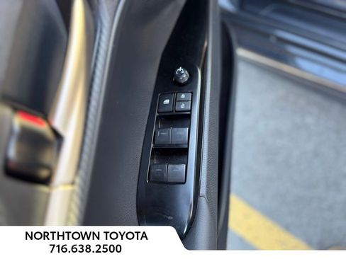 Used 2025 Toyota Camry SE w/ Convenience Package image 27