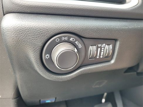 New 2026 Chrysler Voyager LX image 24