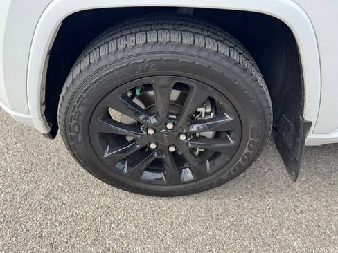 Used 2022 Jeep Grand Cherokee Laredo X AWD/4WD image 8