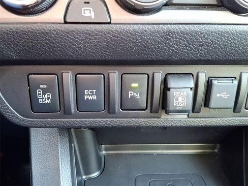 Used 2022 Toyota Tacoma SR image 24