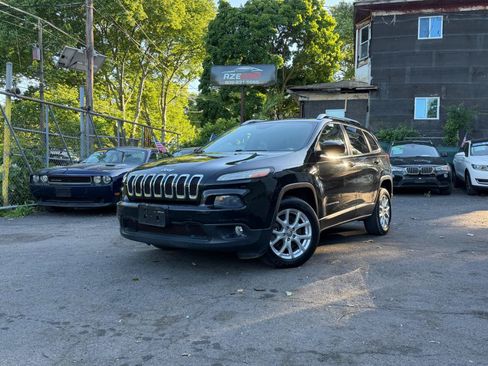 Used 2014 Jeep Cherokee Latitude w/ Comfort/Convenience Group FWD image 4