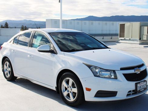 Used 2014 Chevrolet Cruze LT image 2
