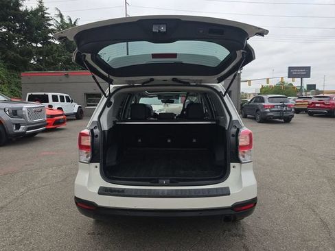 Used 2018 Subaru Forester 2.5i Touring AWD/4WD image 11