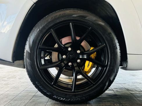 Used 2018 Jeep Grand Cherokee Trackhawk AWD/4WD image 32