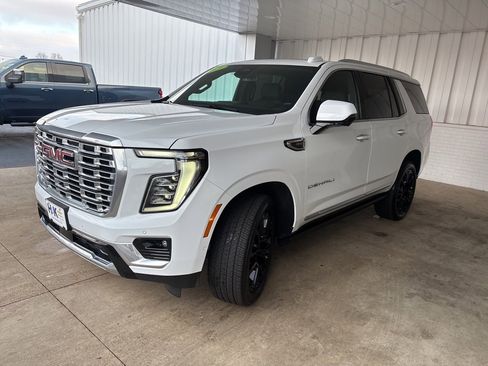 Used 2025 GMC Yukon Denali w/ Sun & Power Step Package image 3