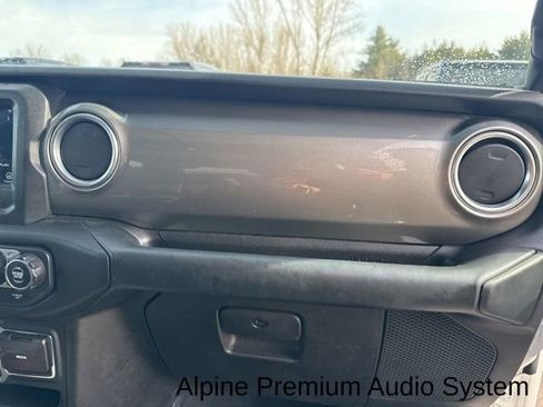 Used 2018 Jeep Wrangler Unlimited Sahara image 16