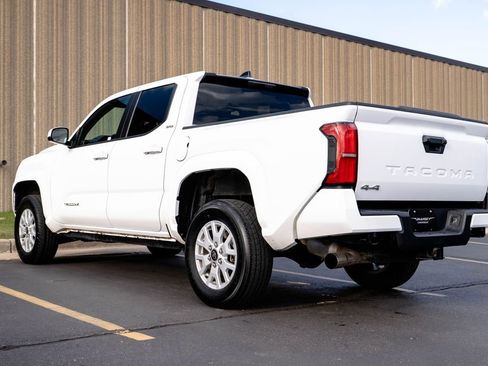 Used 2025 Toyota Tacoma SR5 AWD/4WD image 7