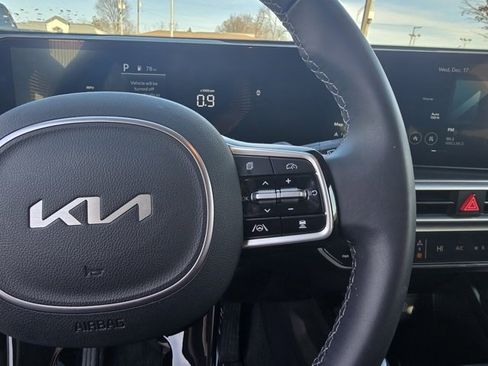 Used 2025 Kia Sorento S image 25