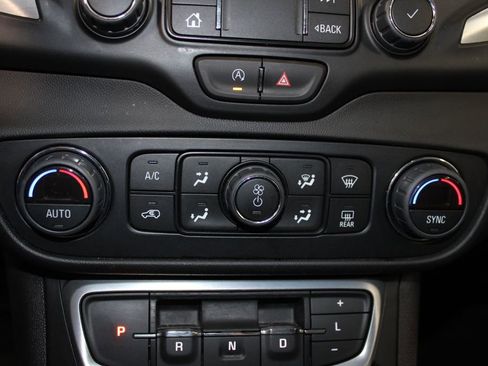 Used 2024 GMC Terrain SLT image 45