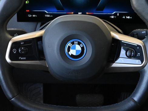 Used 2024 BMW iX xDrive50 w/ Sport Package AWD/4WD image 30