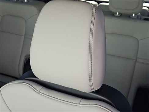 New 2026 Lincoln Aviator 2WD image 14