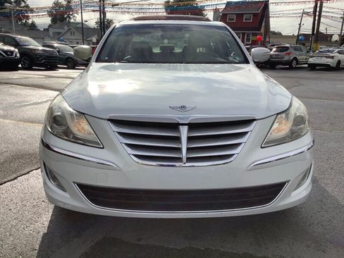 Used 2012 Hyundai Genesis 3.8 w/ Premium Pkg RWD image 2