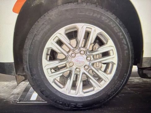 Used 2022 GMC Yukon SLT w/ SLT Premium Package image 7