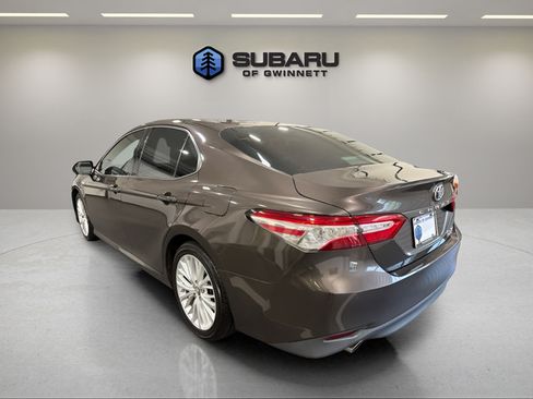 Used 2018 Toyota Camry XLE FWD image 3