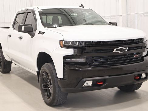 Used 2020 Chevrolet Silverado 1500 LT Trail Boss image 3