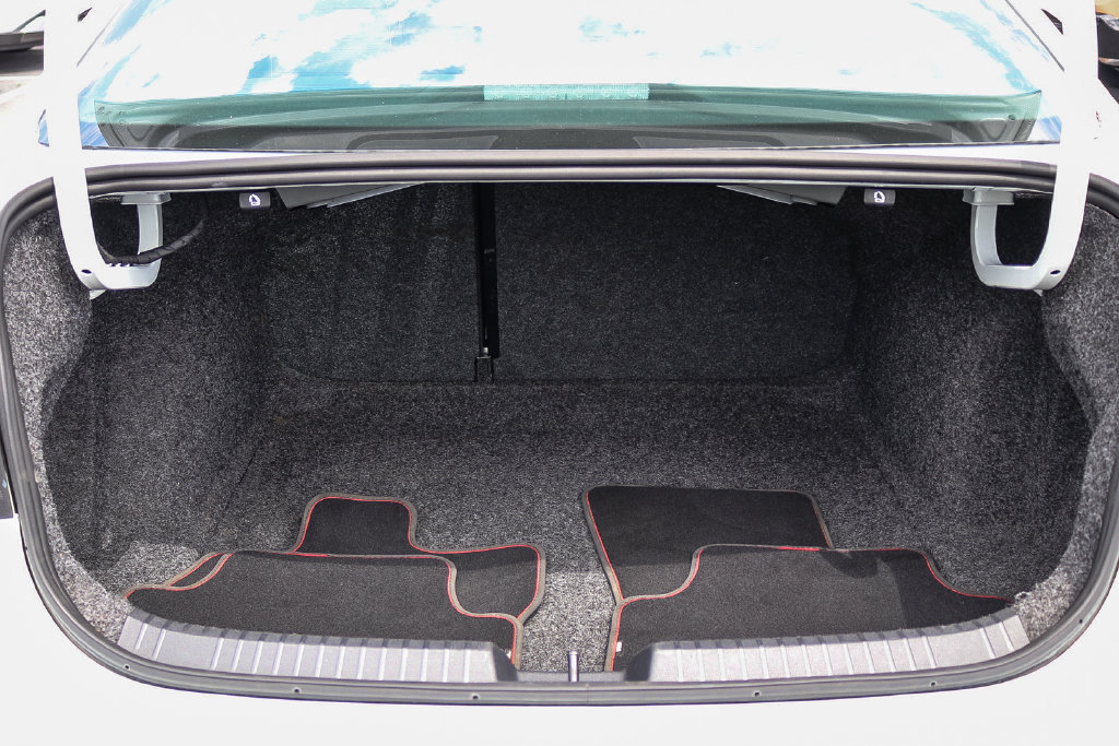 Used 2025 Volkswagen Jetta GLI Autobahn FWD image 26