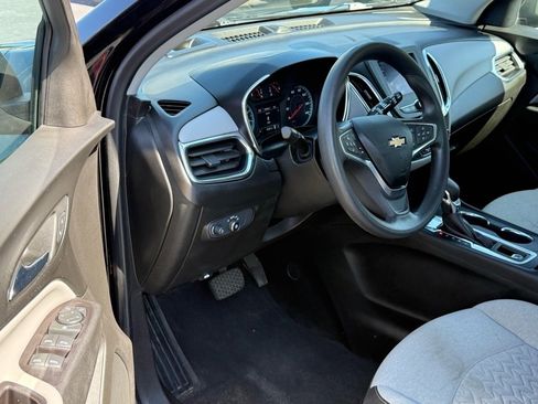 Used 2022 Chevrolet Equinox LS image 10