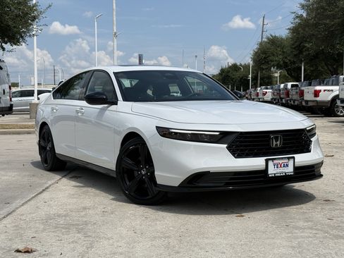 Used 2025 Honda Accord Sport image 2